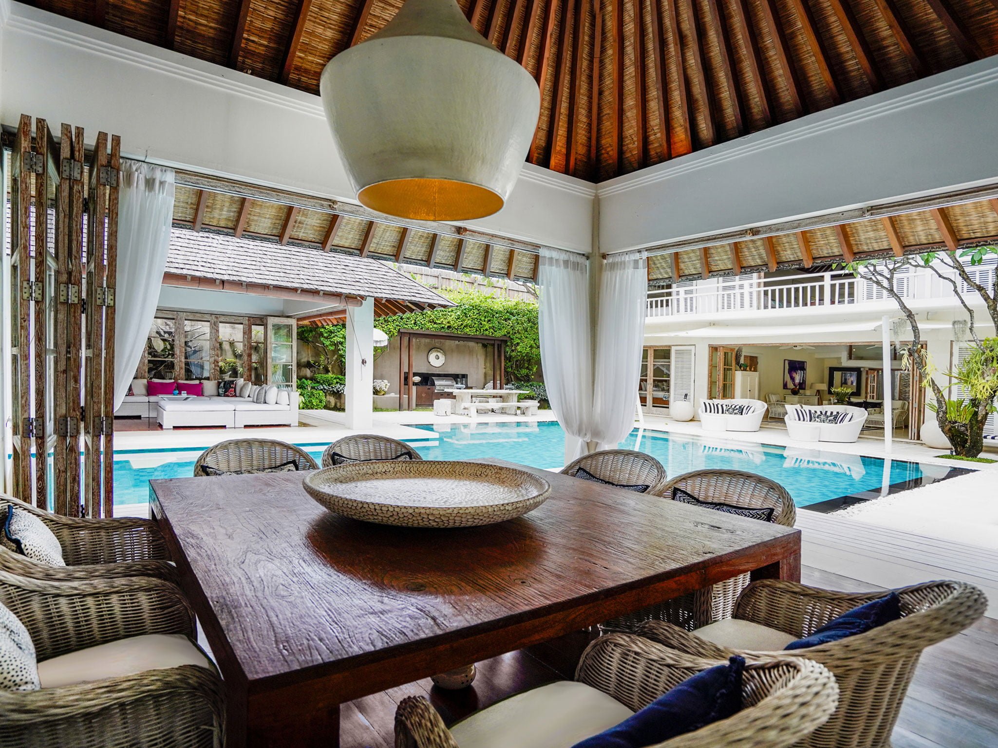 009 villa jajaliluna dining area with pool view