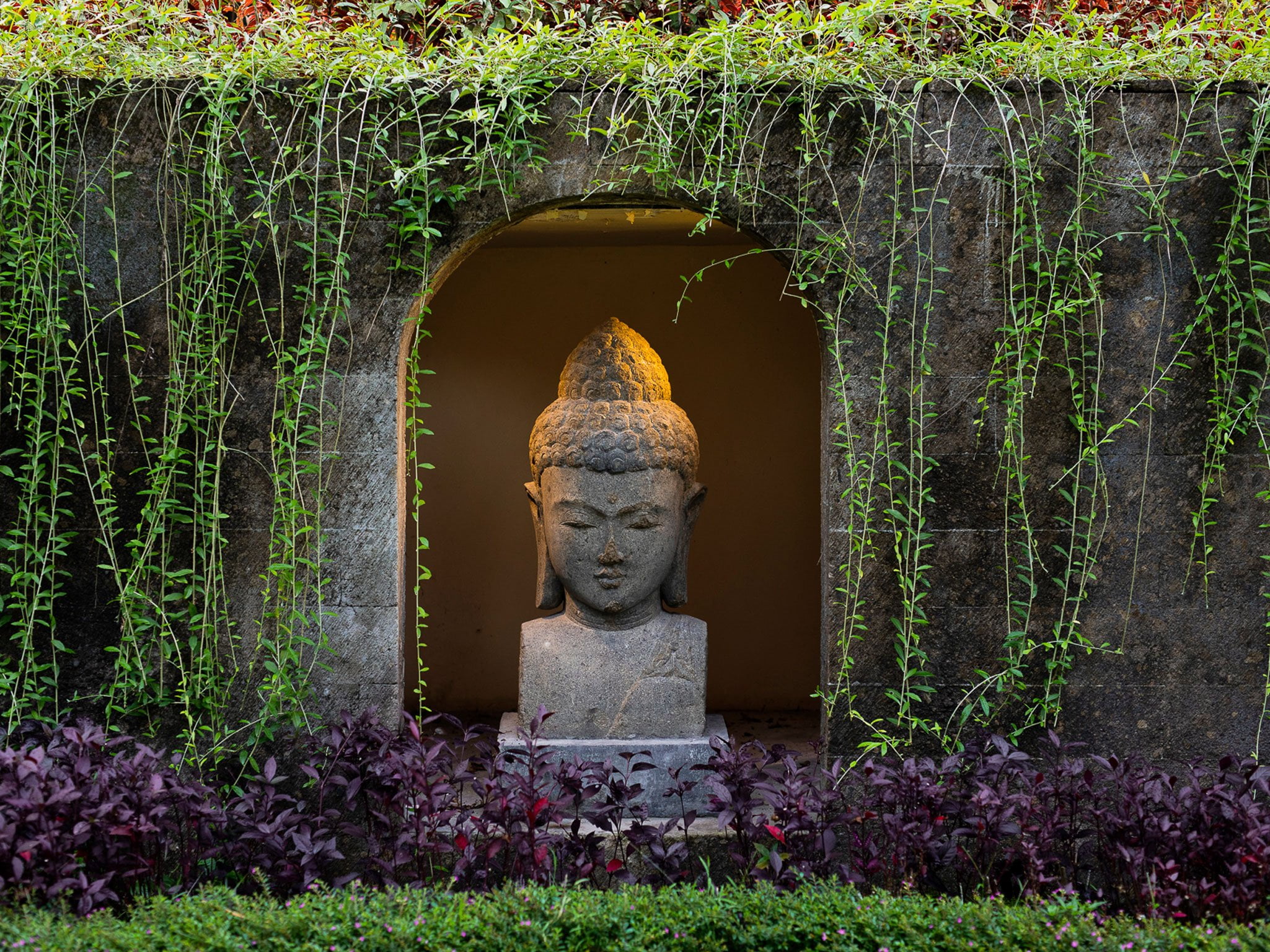 012 villa simona oasis buddha statue