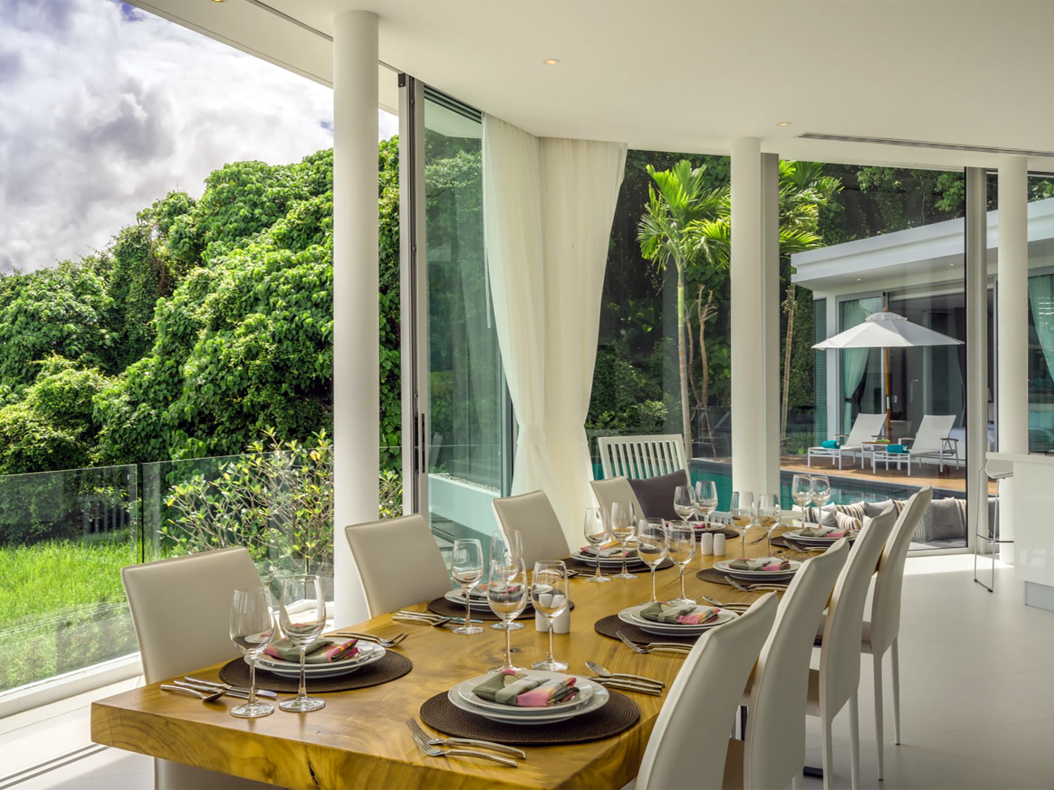 11 villa abiente dining area