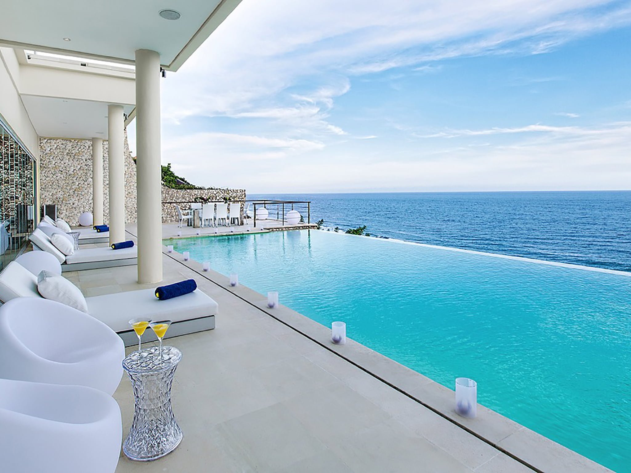 11. grand cliff front residence relaxing pool side