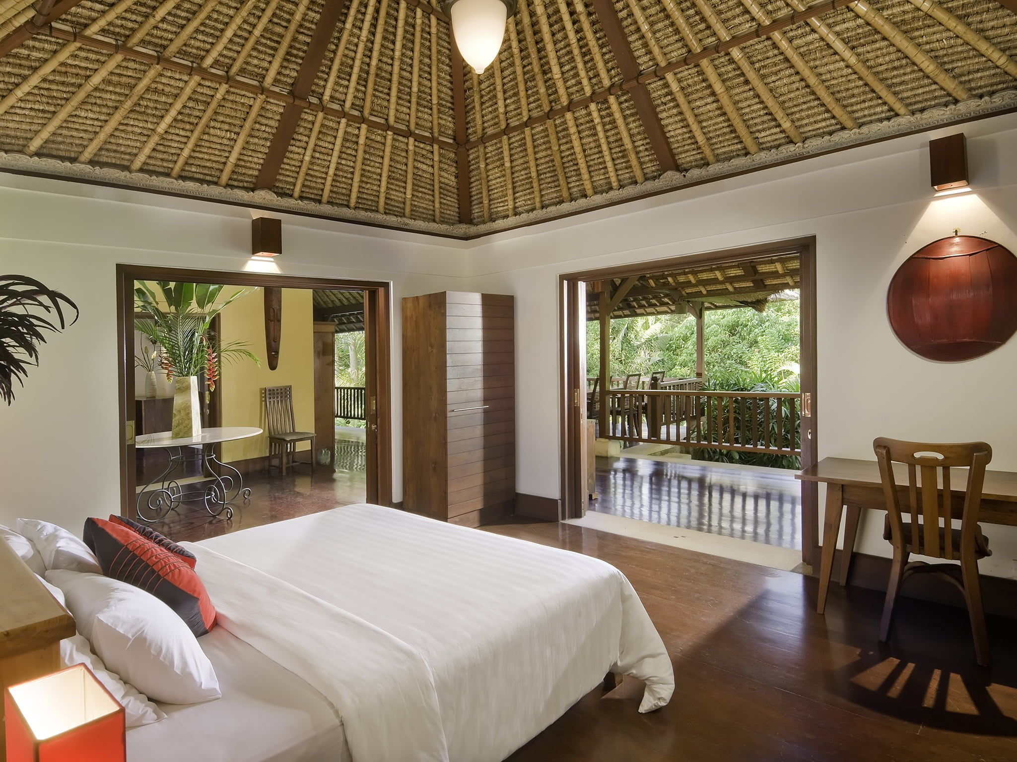 11. villa alamanda red bedroom