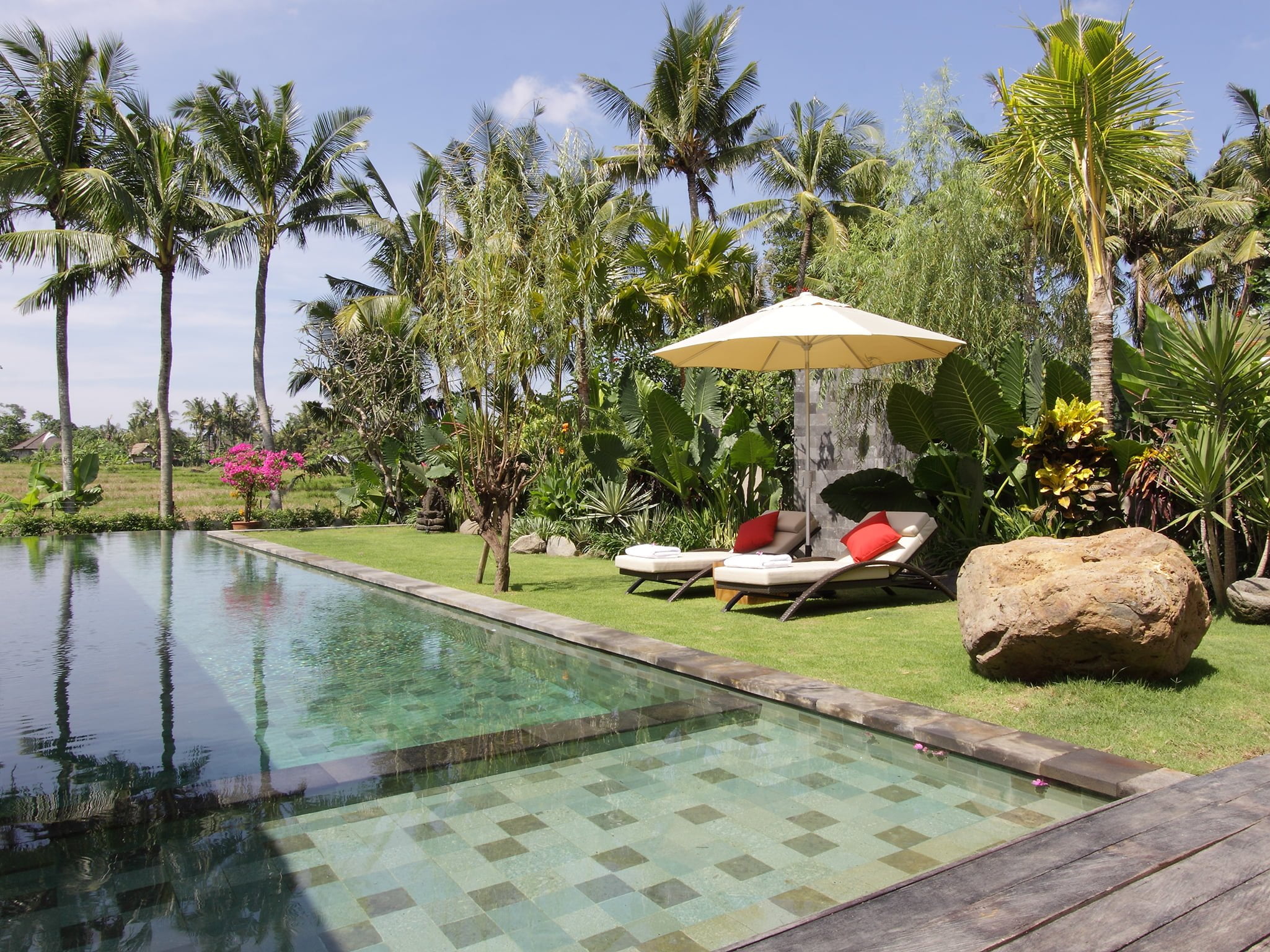 2. villa sarasvati pool and gardens 1