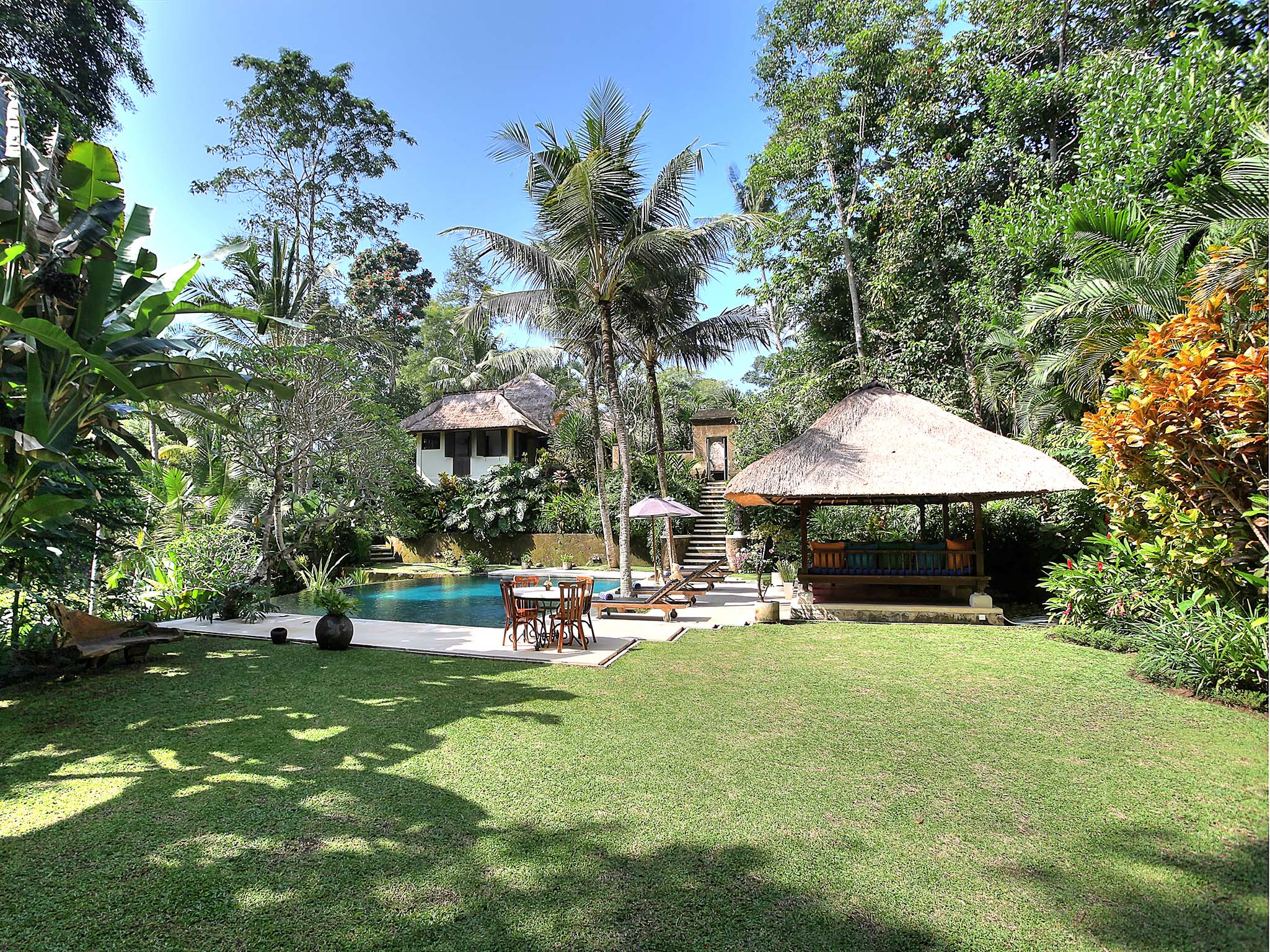 3. villa alamanda lawn and pool