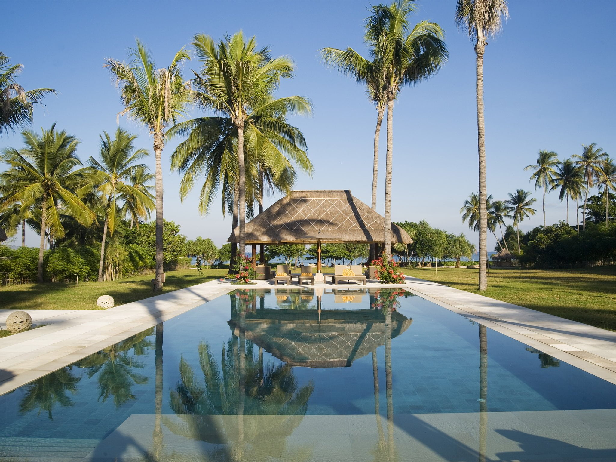 3. villa sepoi sepoi view of pool bale garden through to the sea