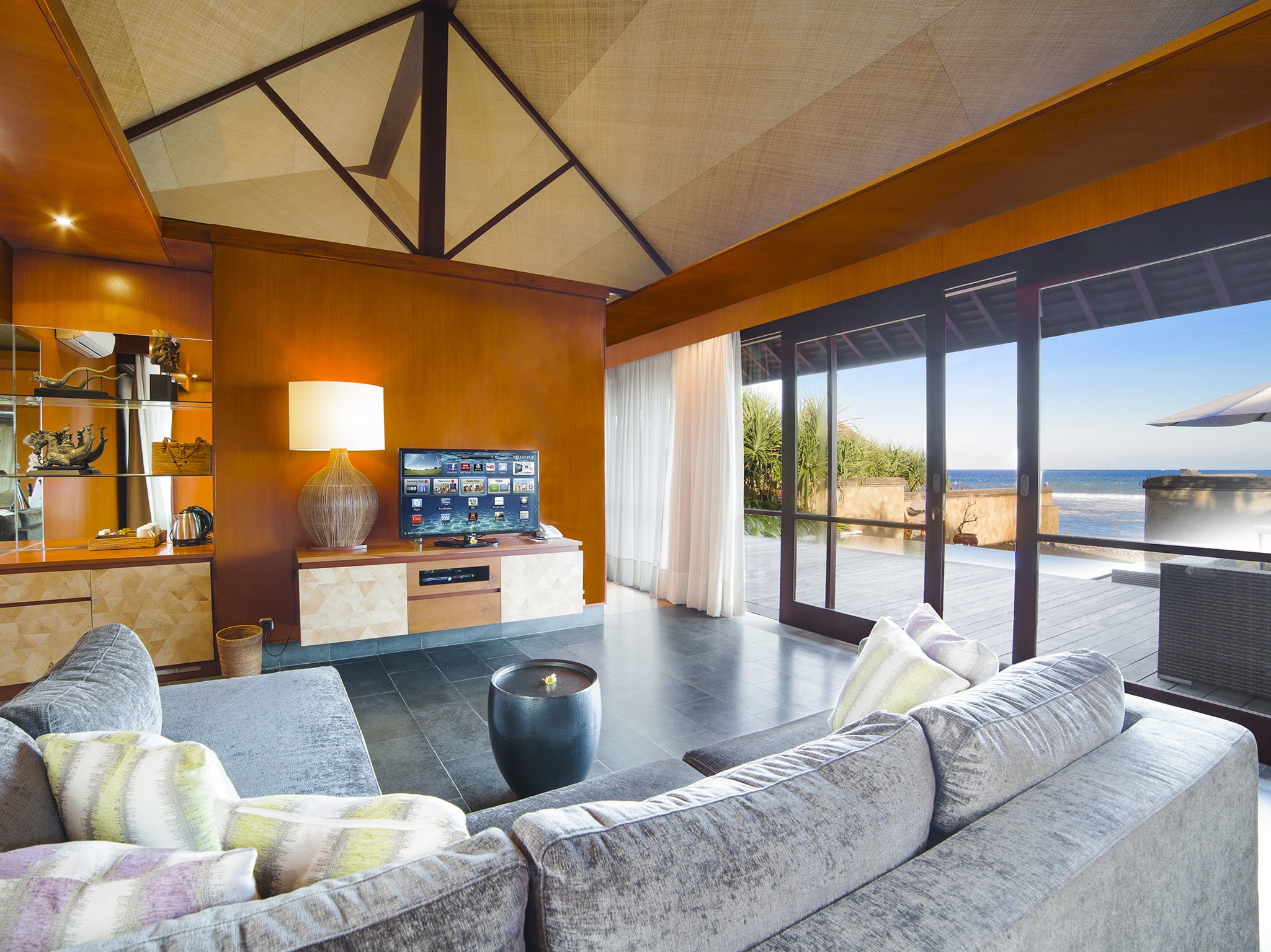 4. villa bayu gita beachfront living area