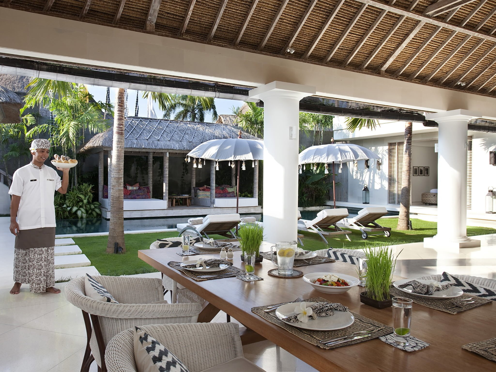 5. villa adasa dining area