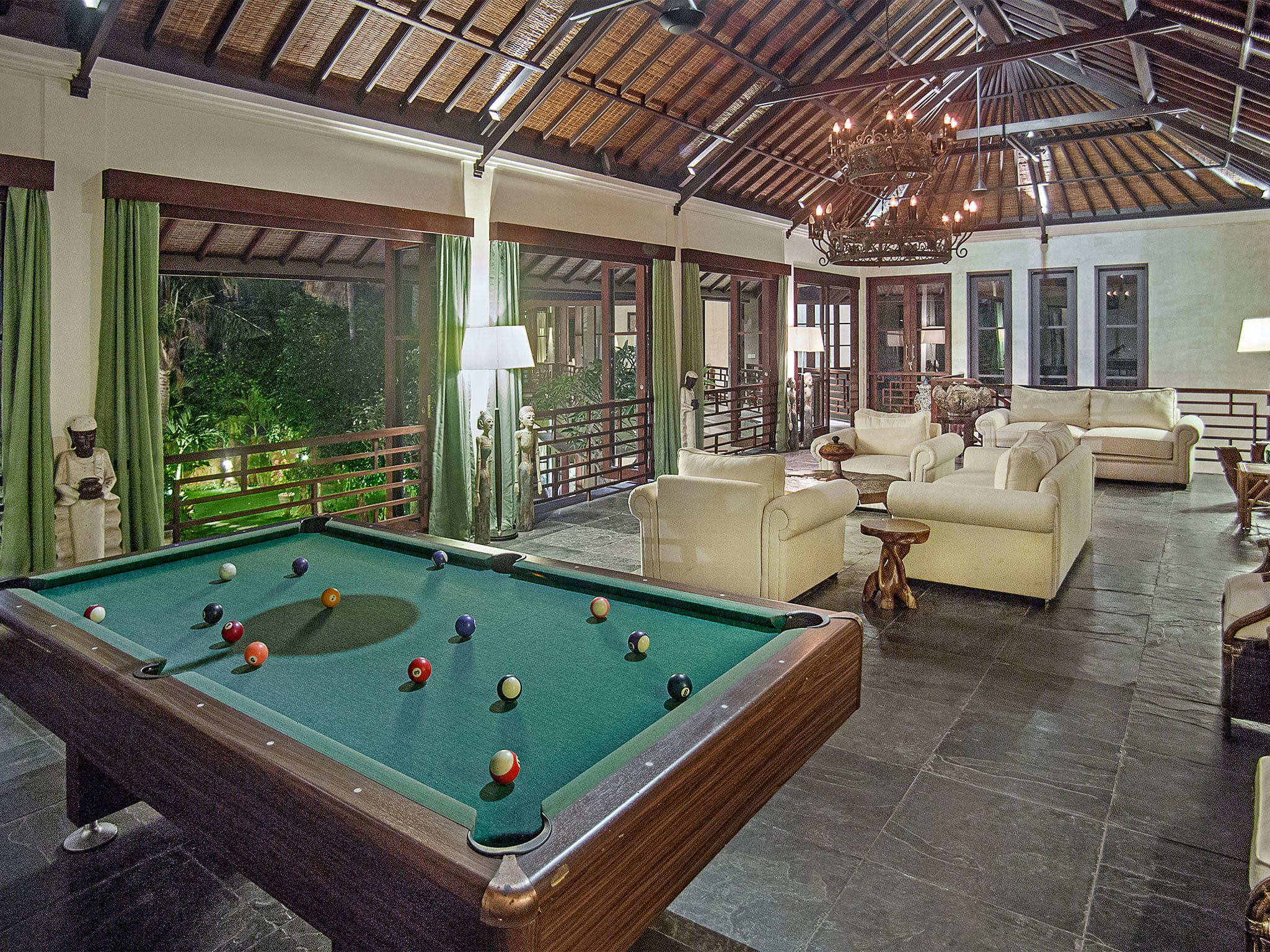 6. villa avalon main house pool table