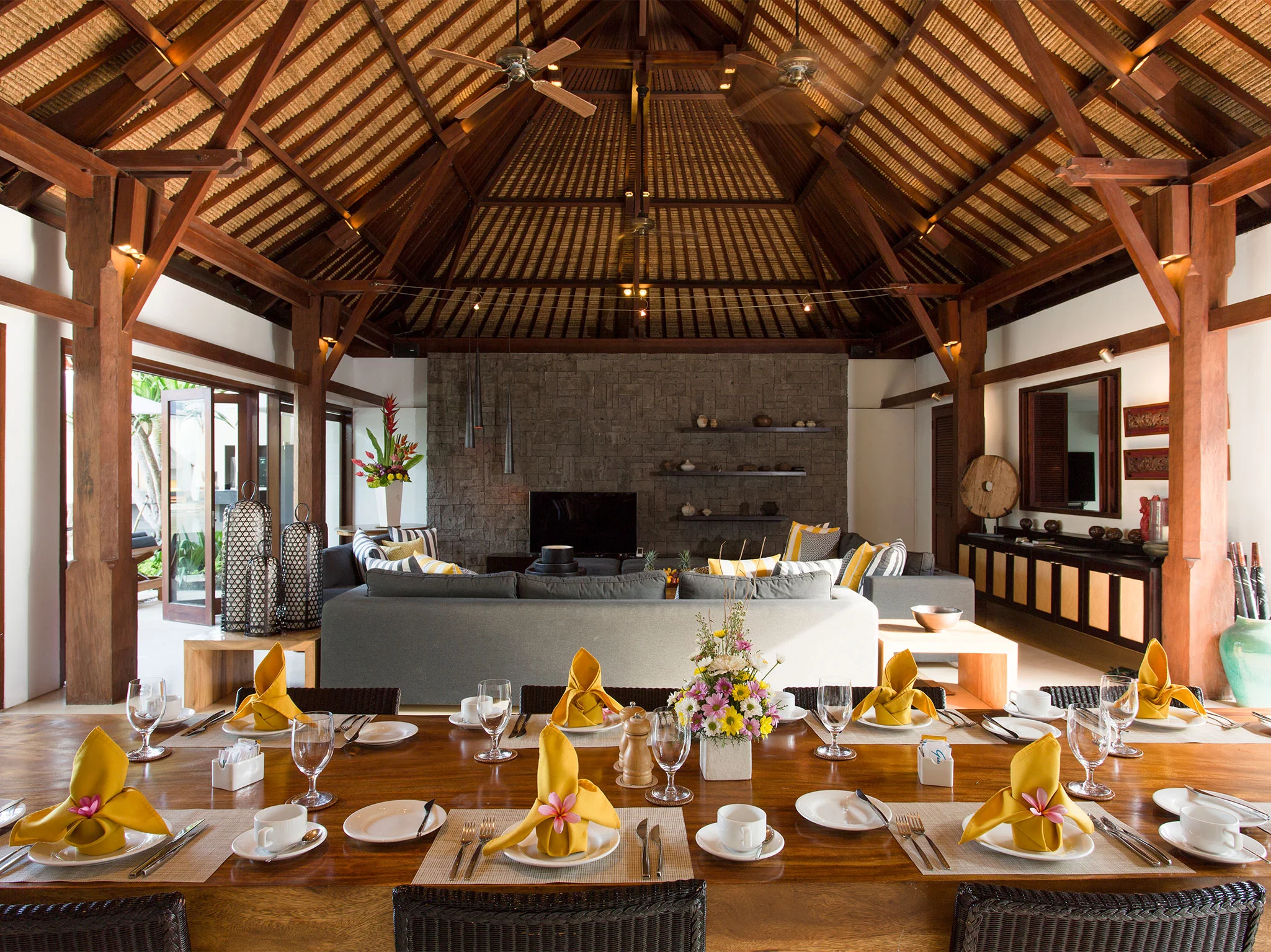 6. villa lilibel indoor dining view to living area