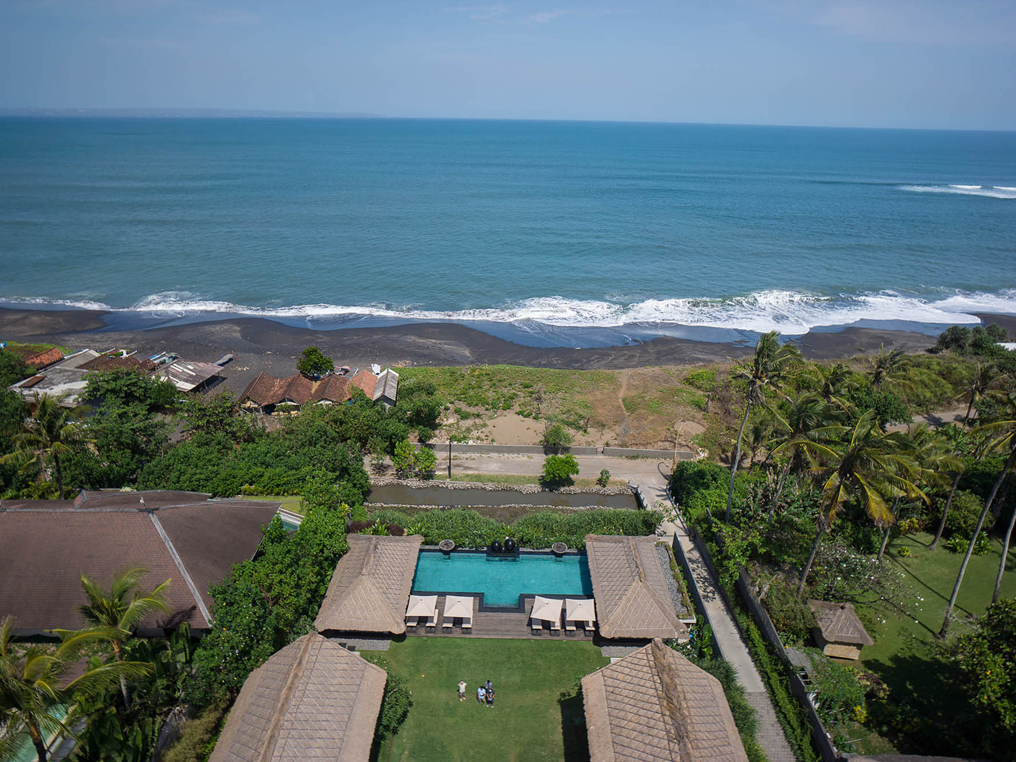 seseh beach villa i garden view to the sea