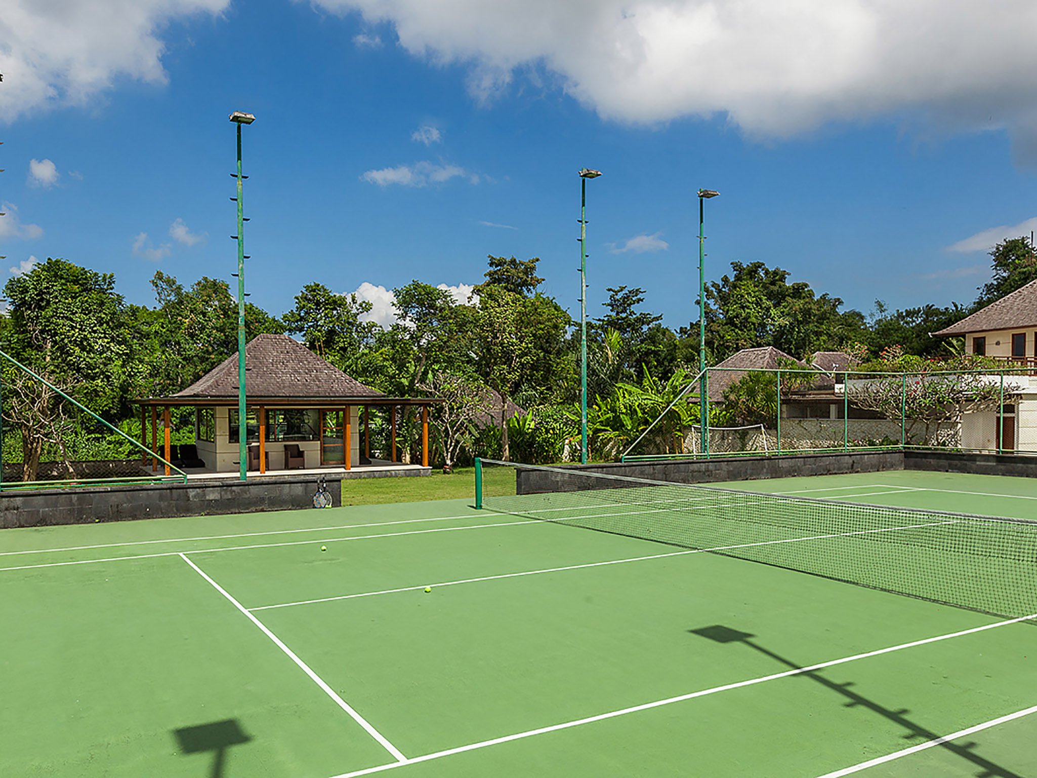 the beji private tennis court