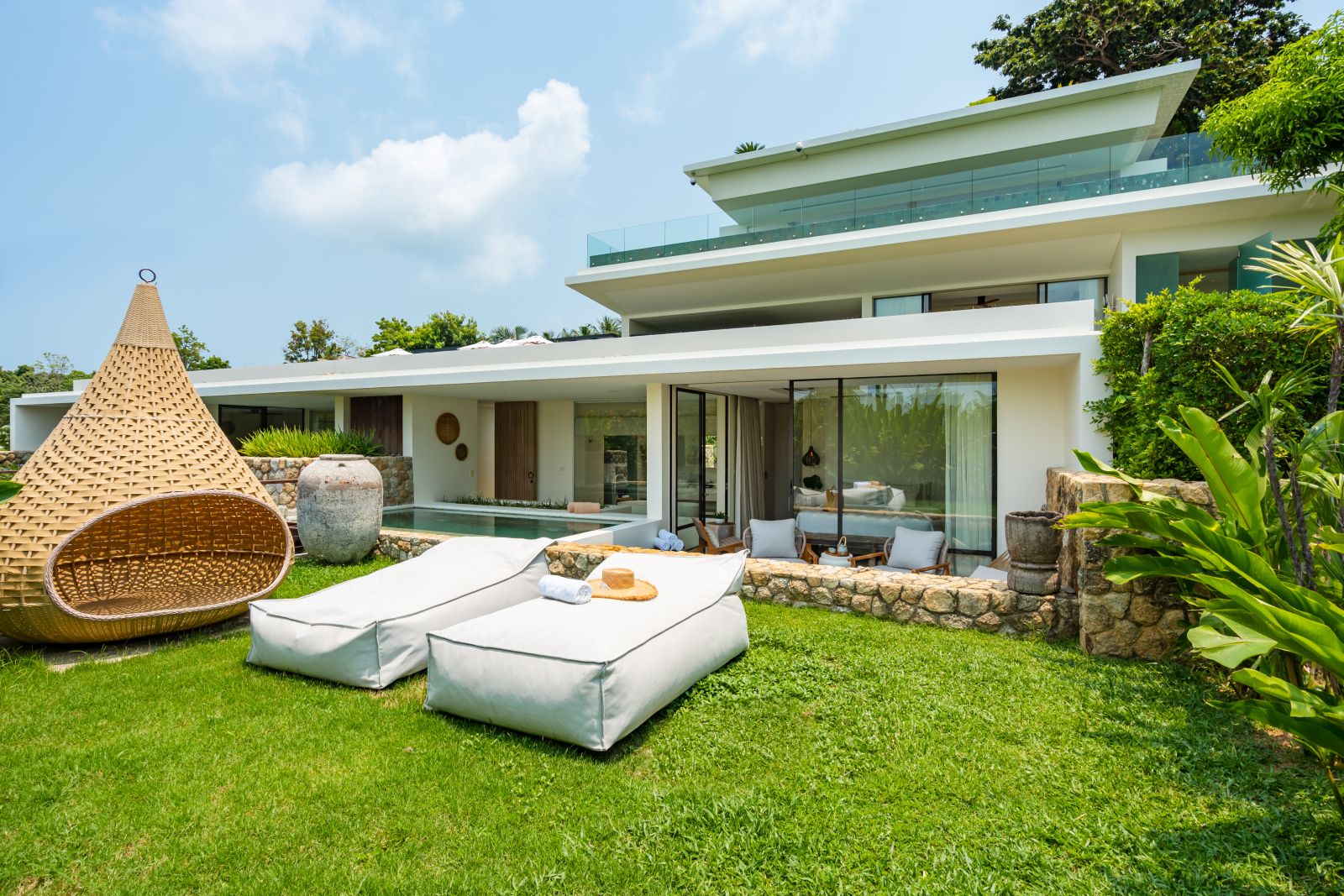 v12 bedroom with private jacuzzi1