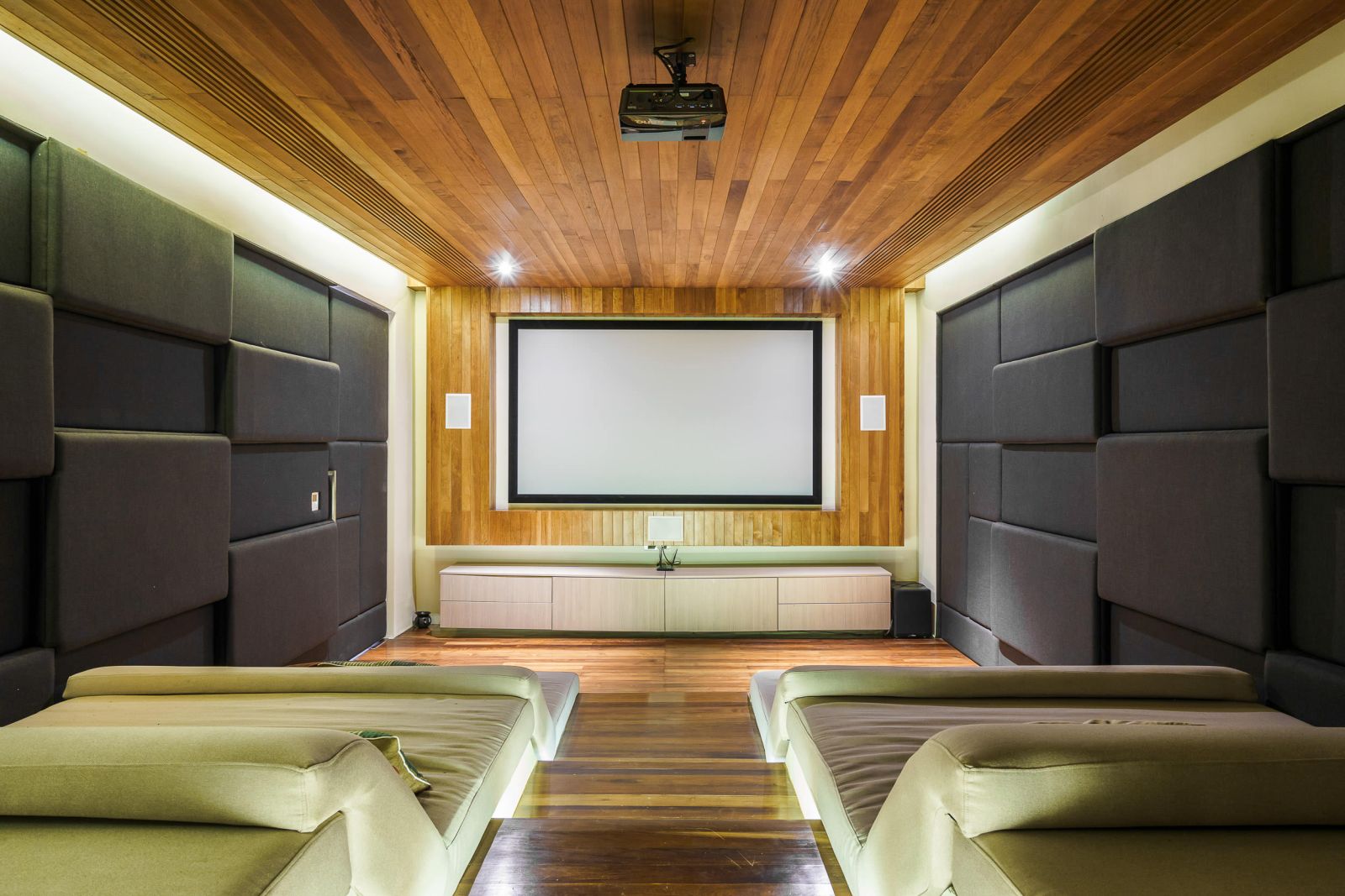 v22 private cinema