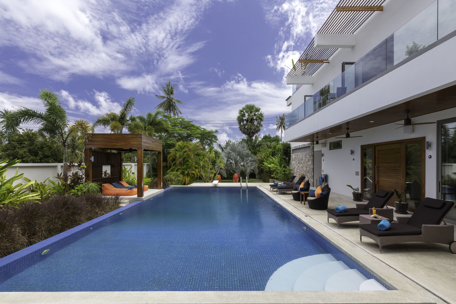 villa white skies swimming pool 4