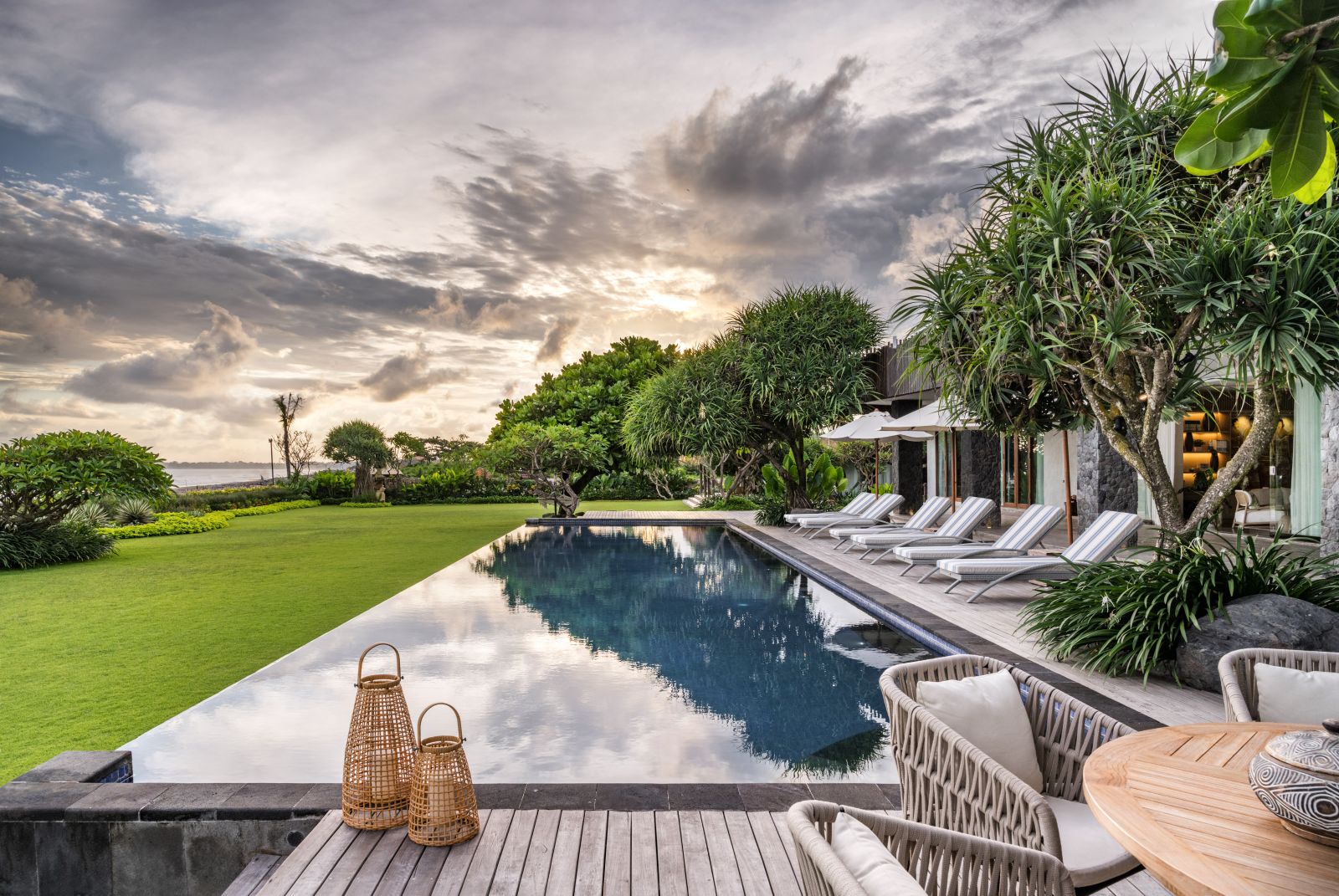 05. villa candani pool deck