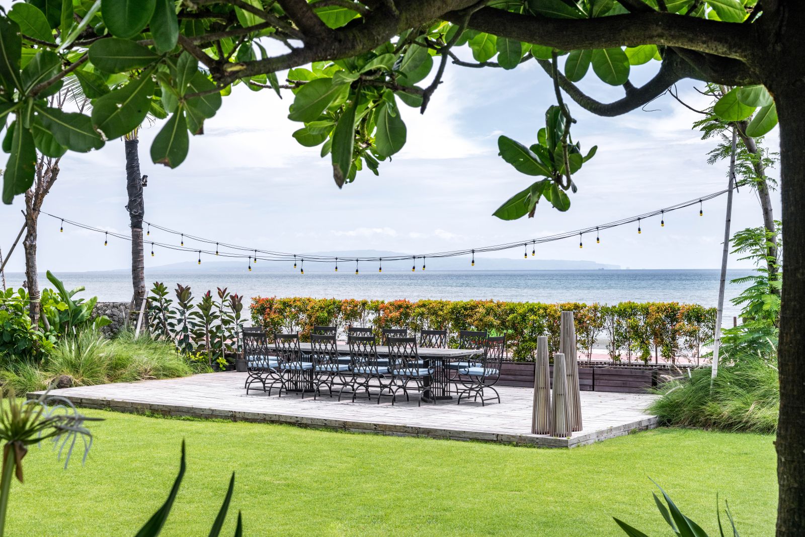 06. villa candani garden dining deck