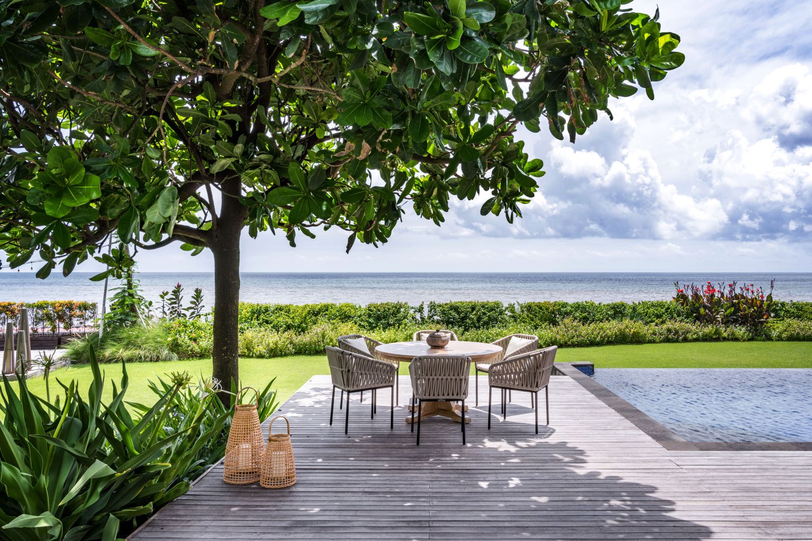 10. villa candani pool deck dining