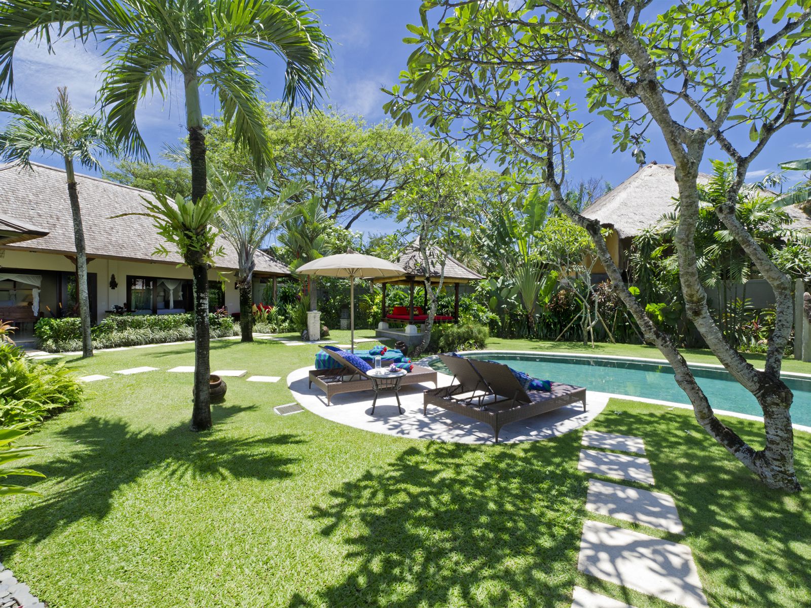 17. villa kakatua sun loungers by the pool